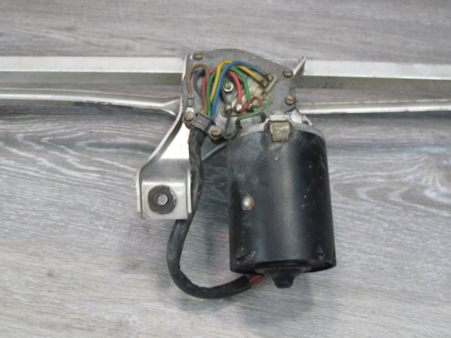 1983-1986 Porsche 928 S Front Windshield Wiper Transmission Linkage W/ Motor