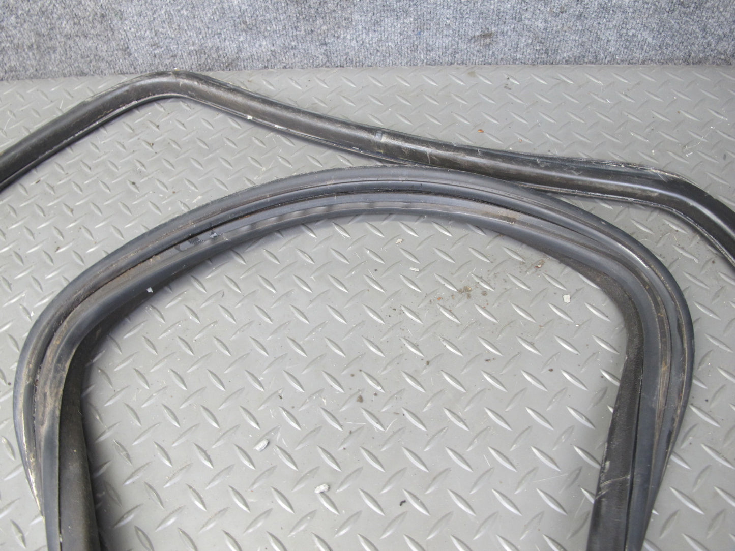 77-85 Mercedes W123 Sedan Rear Glass Window Weatherstrip Rubber Seal Trim Set