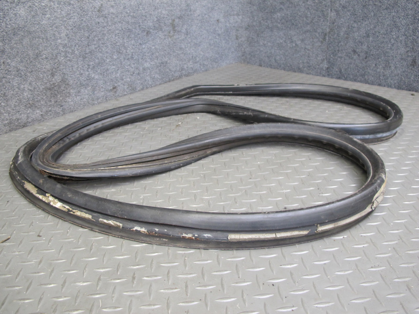 77-85 Mercedes W123 Sedan Rear Glass Window Weatherstrip Rubber Seal Trim Set