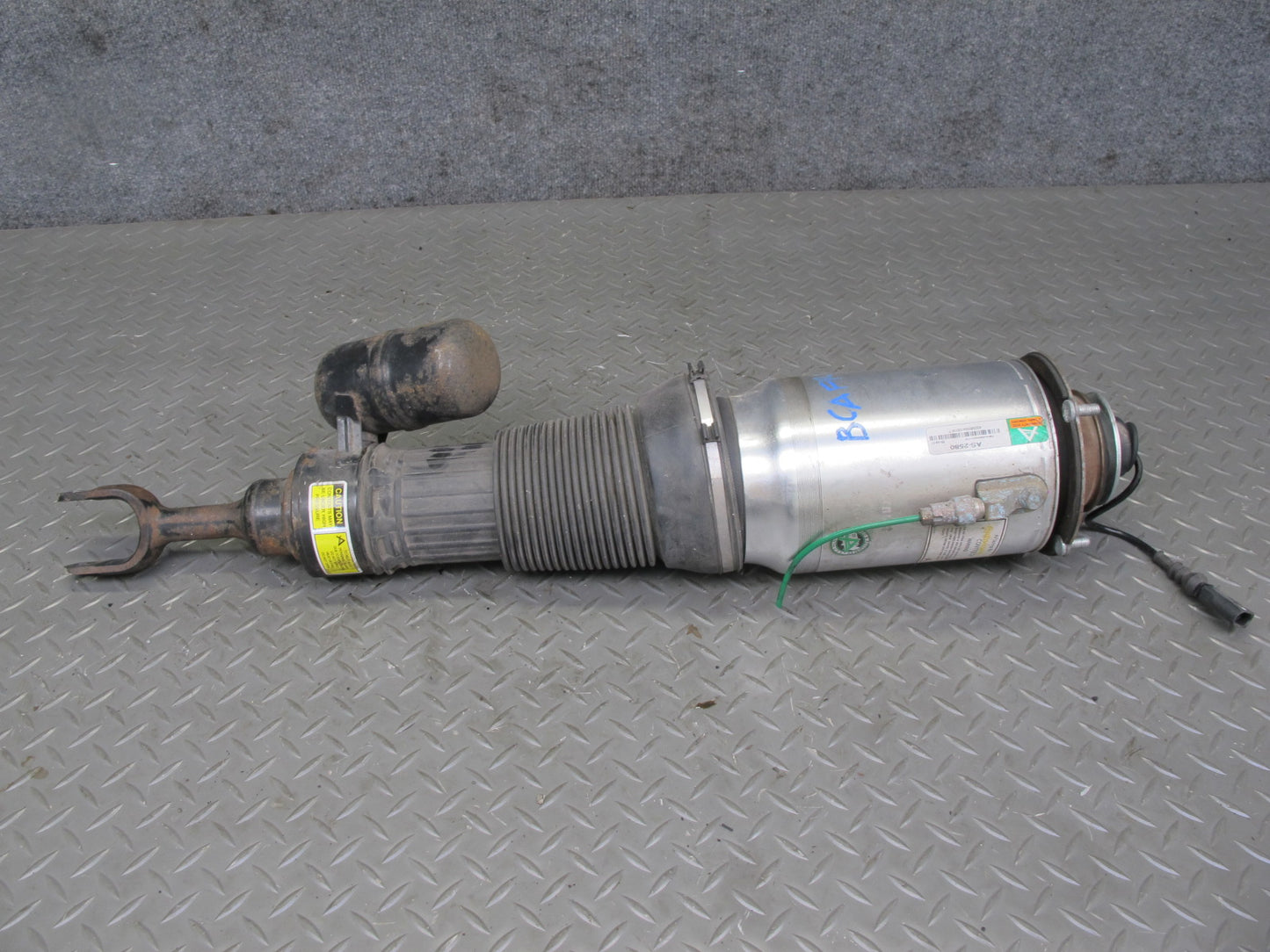 06-12 Bentley Continental Flying Spur Front Right Air Strut Shock Absorber