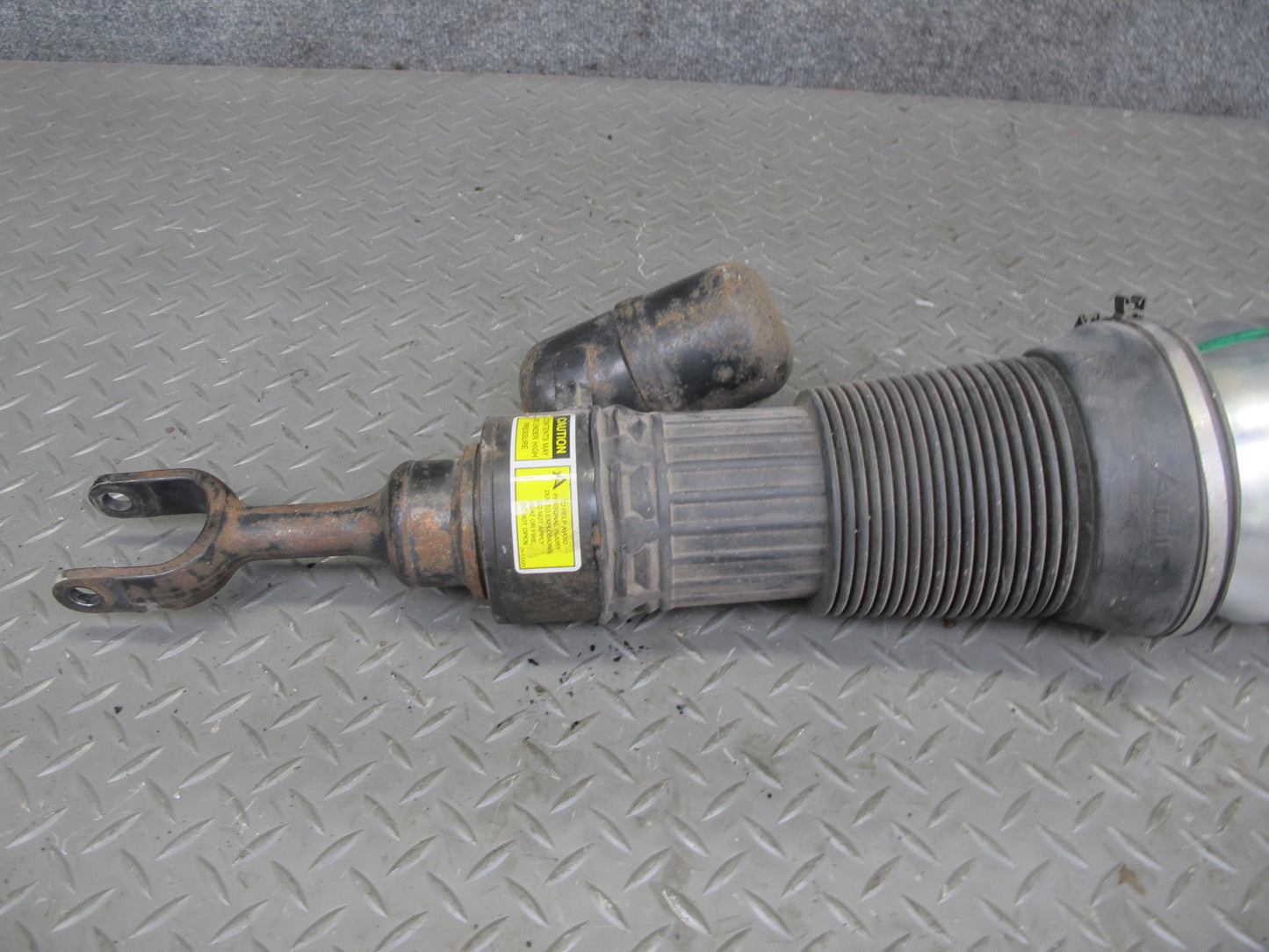 06-12 Bentley Continental Flying Spur Front Right Air Strut Shock Absorber