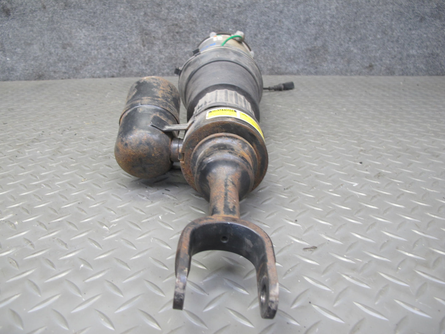 06-12 Bentley Continental Flying Spur Front Right Air Strut Shock Absorber