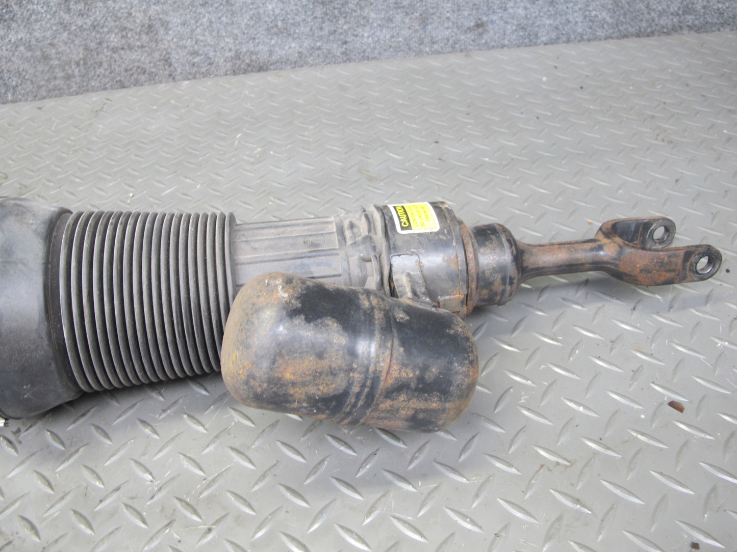 06-12 Bentley Continental Flying Spur Front Right Air Strut Shock Absorber