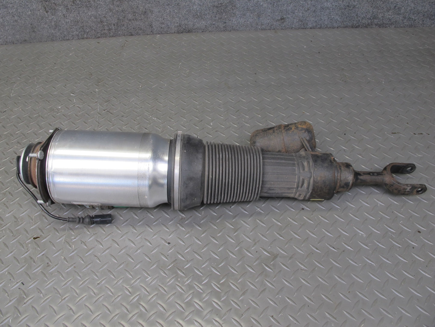 06-12 Bentley Continental Flying Spur Front Right Air Strut Shock Absorber