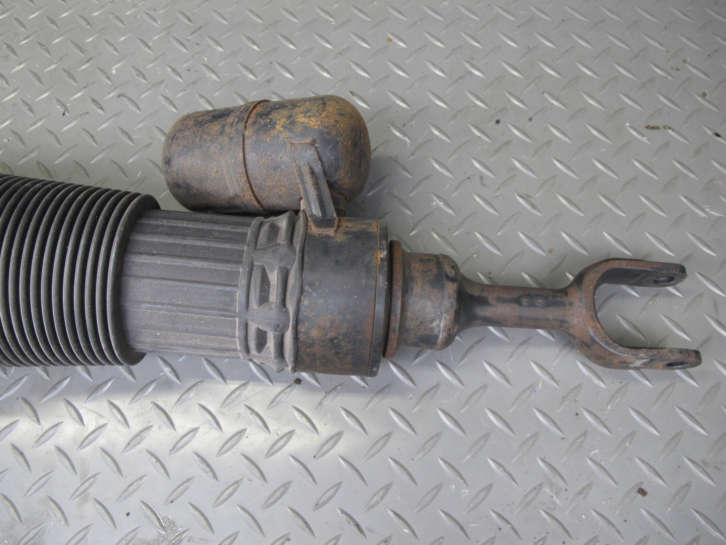 06-12 Bentley Continental Flying Spur Front Right Air Strut Shock Absorber