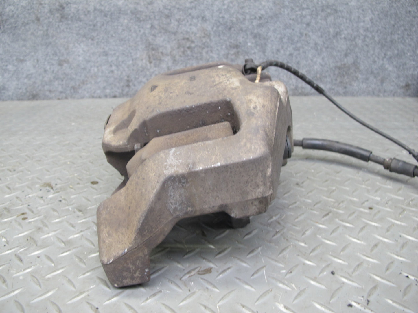 2010-2011 BMW X6 E72 Hybrid AWD Front Left & Right Side Brake Caliper Set of 2