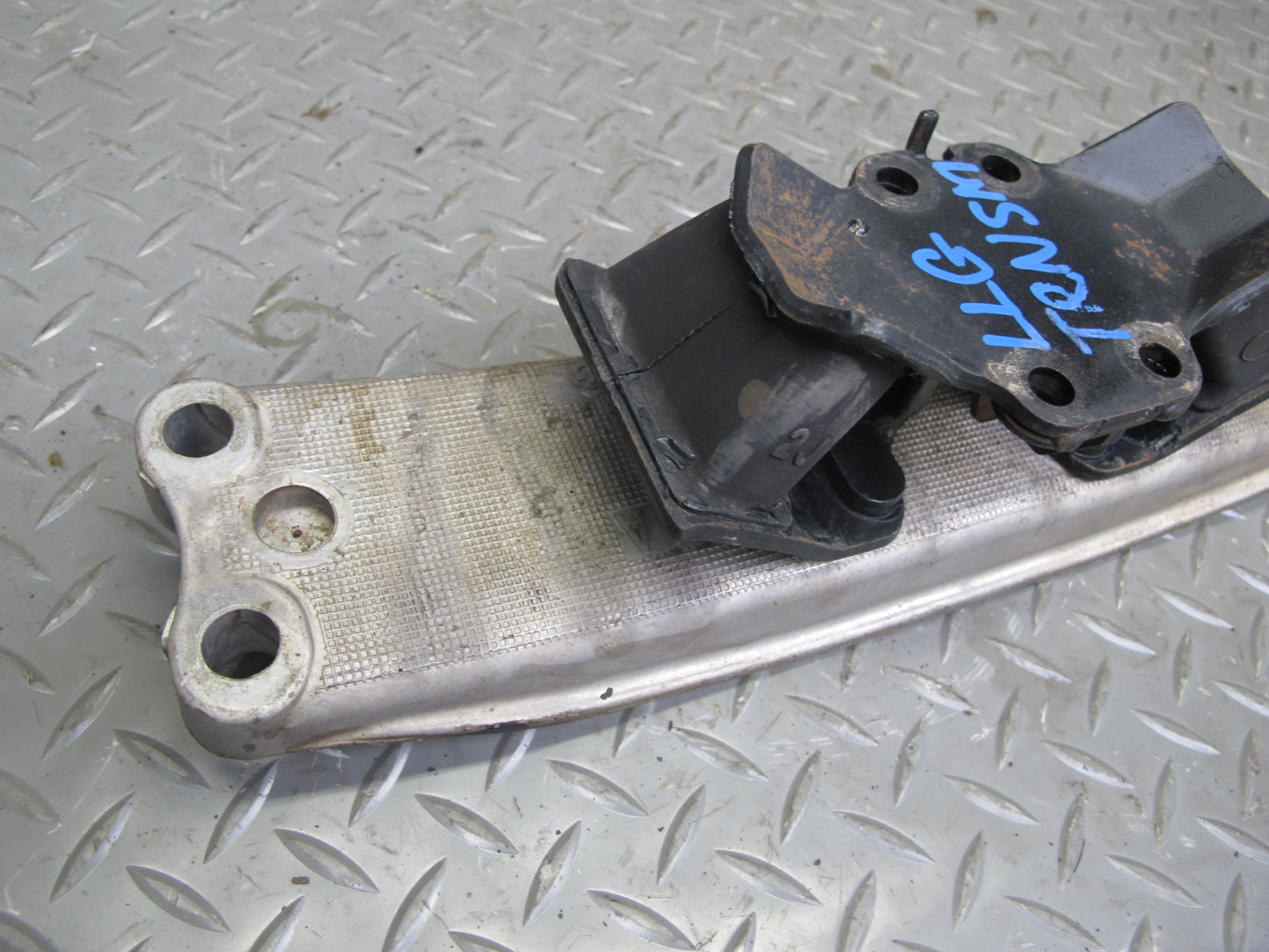 98-05 Lexus GS300 GS430 A/T Automatic Transmission Mount Bracket Support OEM