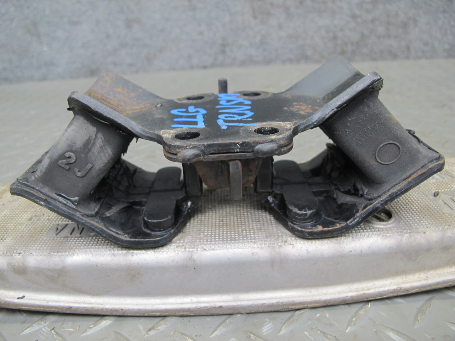 98-05 Lexus GS300 GS430 A/T Automatic Transmission Mount Bracket Support OEM