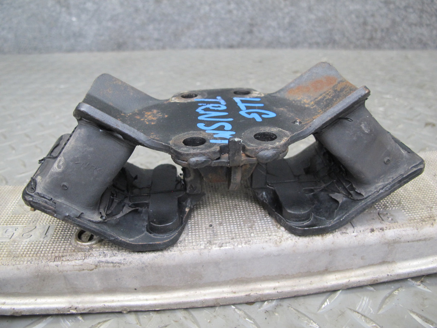 98-05 Lexus GS300 GS430 A/T Automatic Transmission Mount Bracket Support OEM
