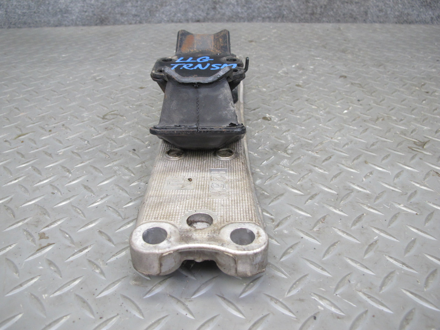 98-05 Lexus GS300 GS430 A/T Automatic Transmission Mount Bracket Support OEM