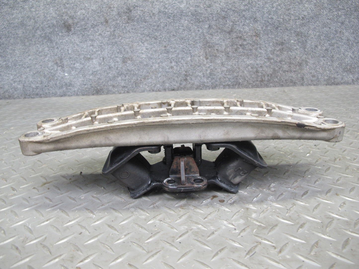 98-05 Lexus GS300 GS430 A/T Automatic Transmission Mount Bracket Support OEM