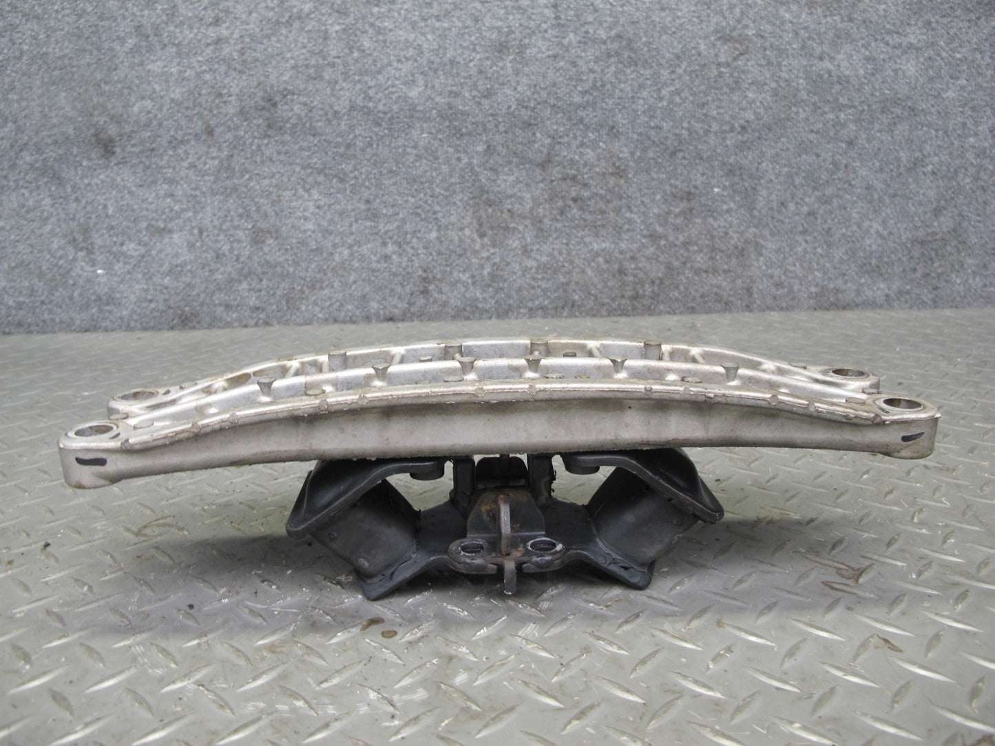 98-05 Lexus GS300 GS430 A/T Automatic Transmission Mount Bracket Support OEM