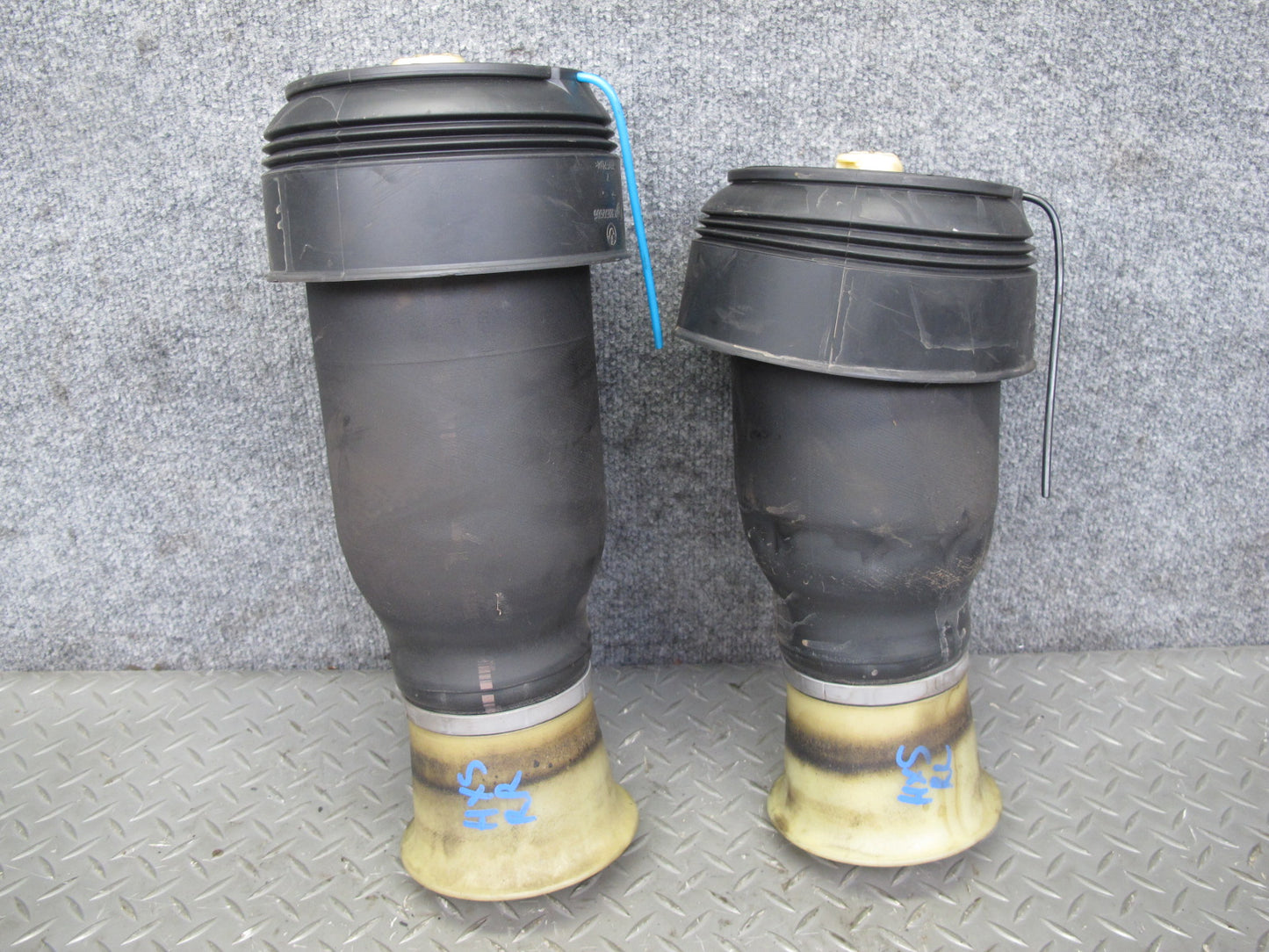 2010-2011 BMW E72 X6 AWD Hybrid Rear Left & Right Air Suspension Spring Set of 2
