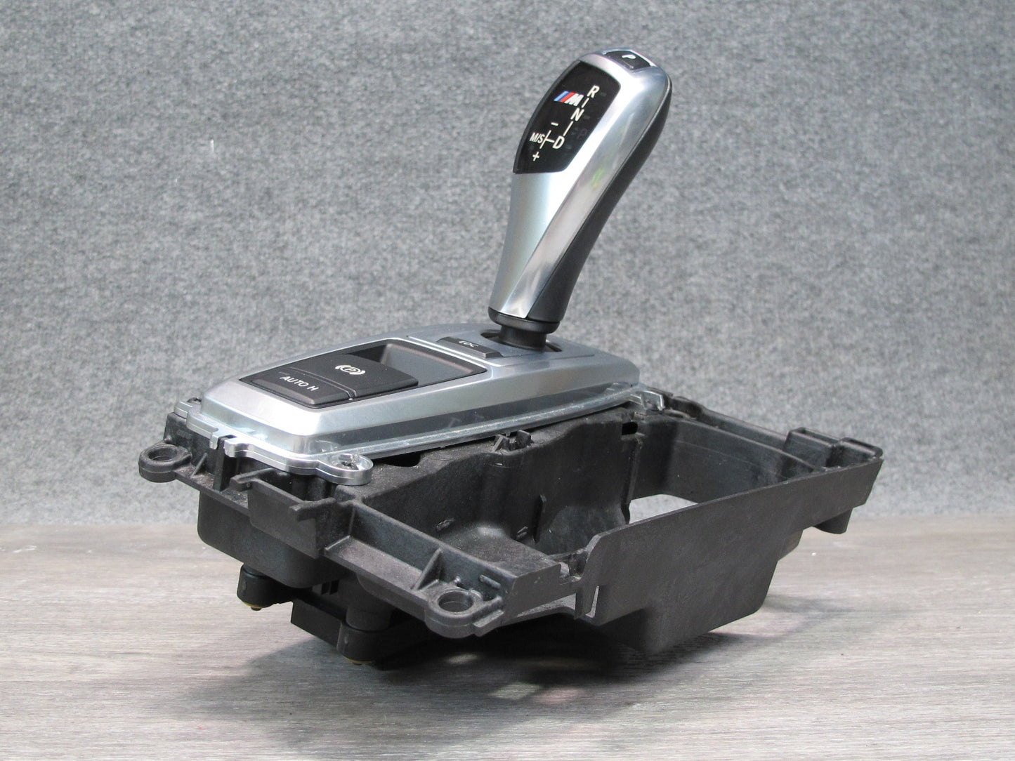 10-14 BMW E70 E71 X5M X6M A/T Automatic Transmission Gear Shifter Selector OEM