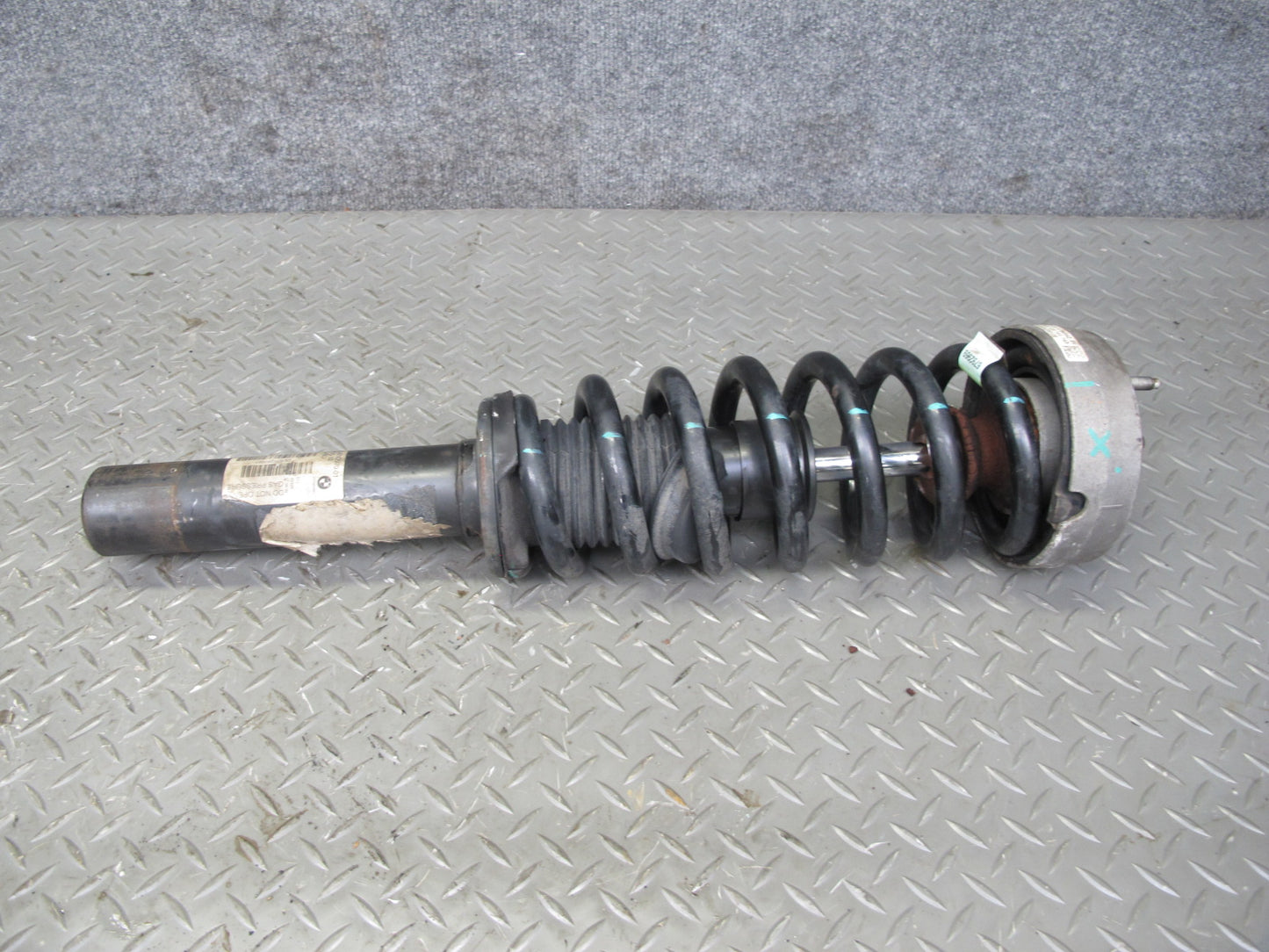 2010-2011 BMW E72 X6 AWD Hybrid Front Left & Right Strut Shock Absorber Set of 2