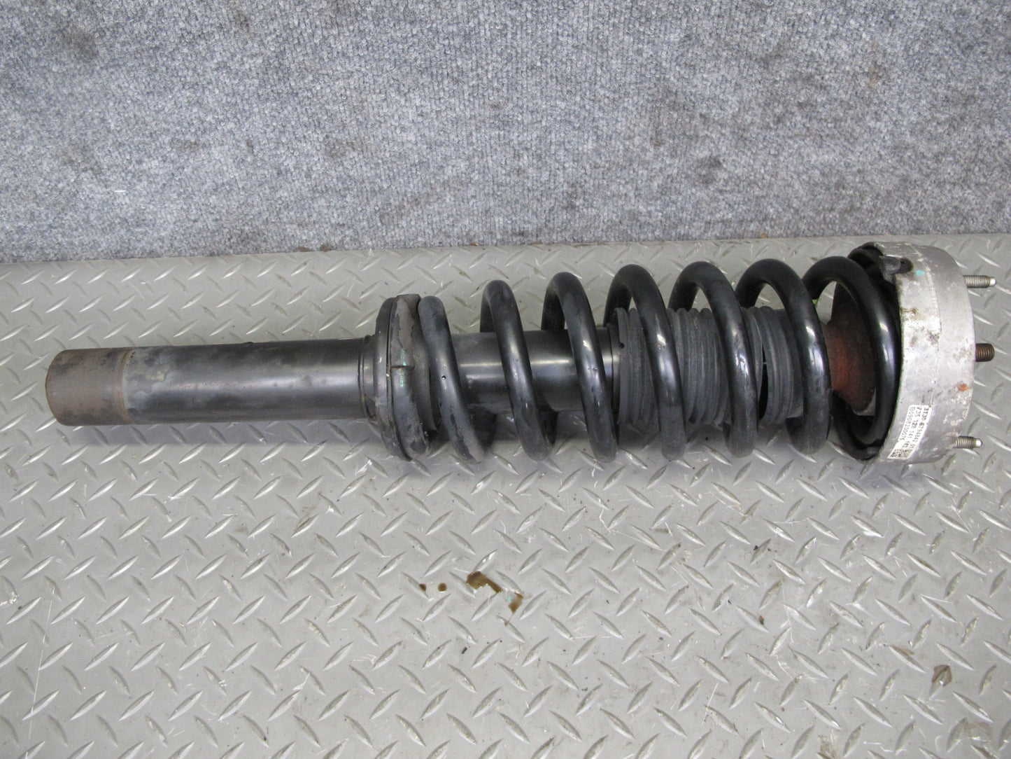 2010-2011 BMW E72 X6 AWD Hybrid Front Left & Right Strut Shock Absorber Set of 2