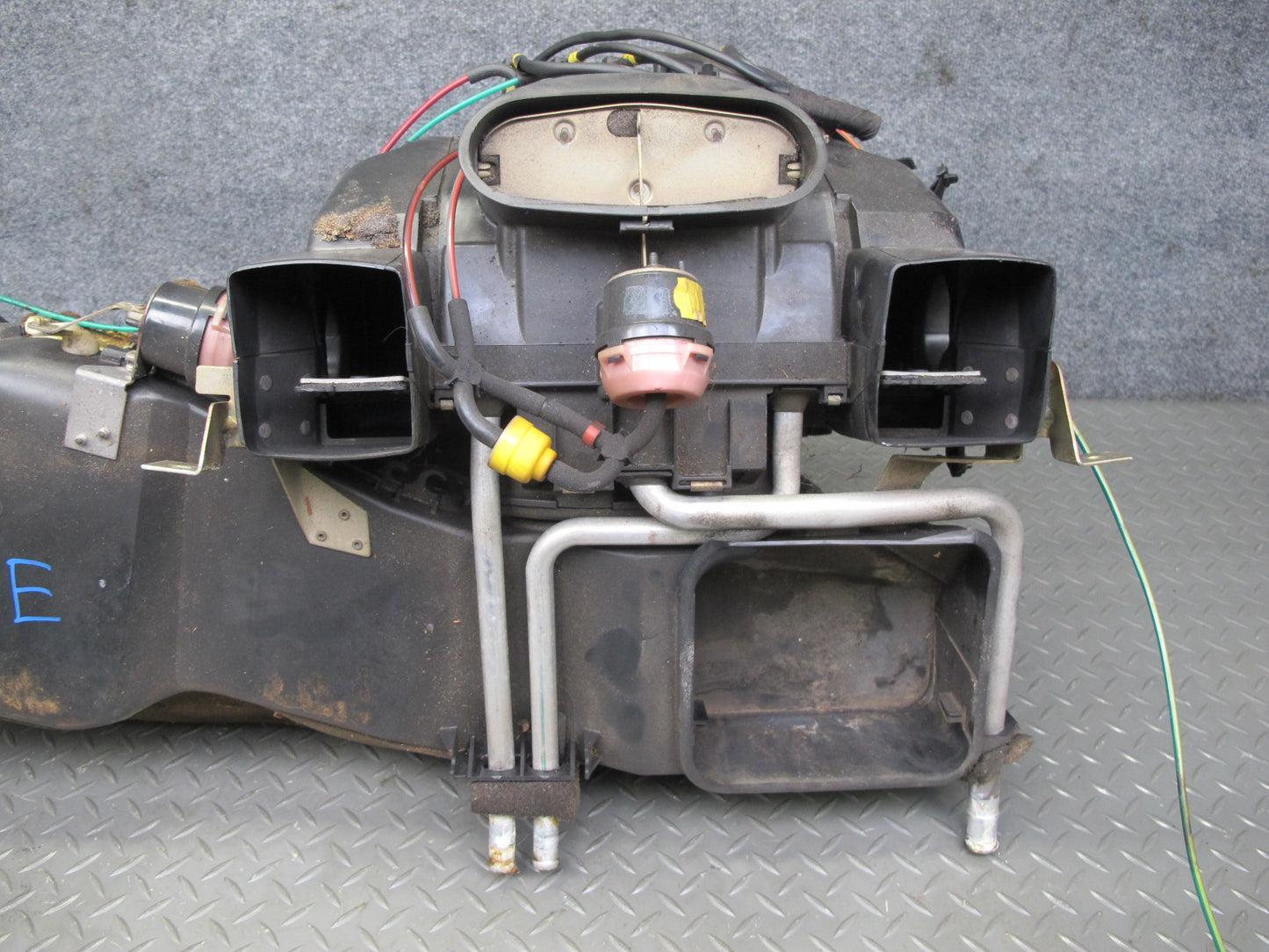 82-85 Mercedes W123 A/C Air Condition Evaporator Heater Climate Box OEM