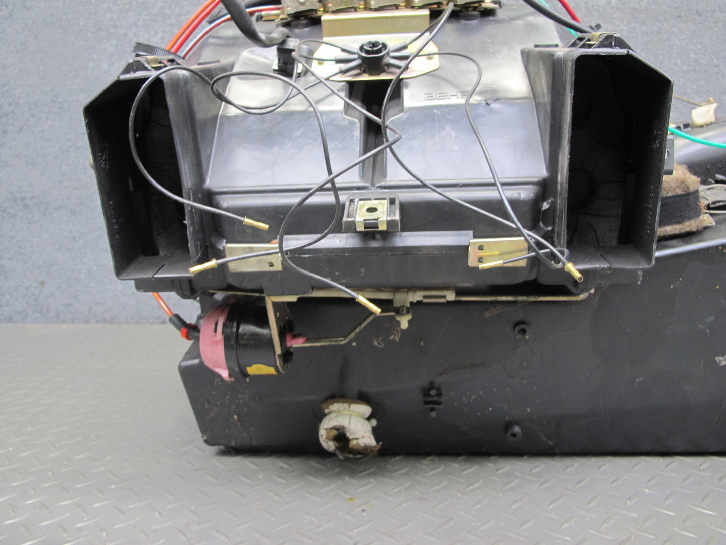82-85 Mercedes W123 A/C Air Condition Evaporator Heater Climate Box OEM