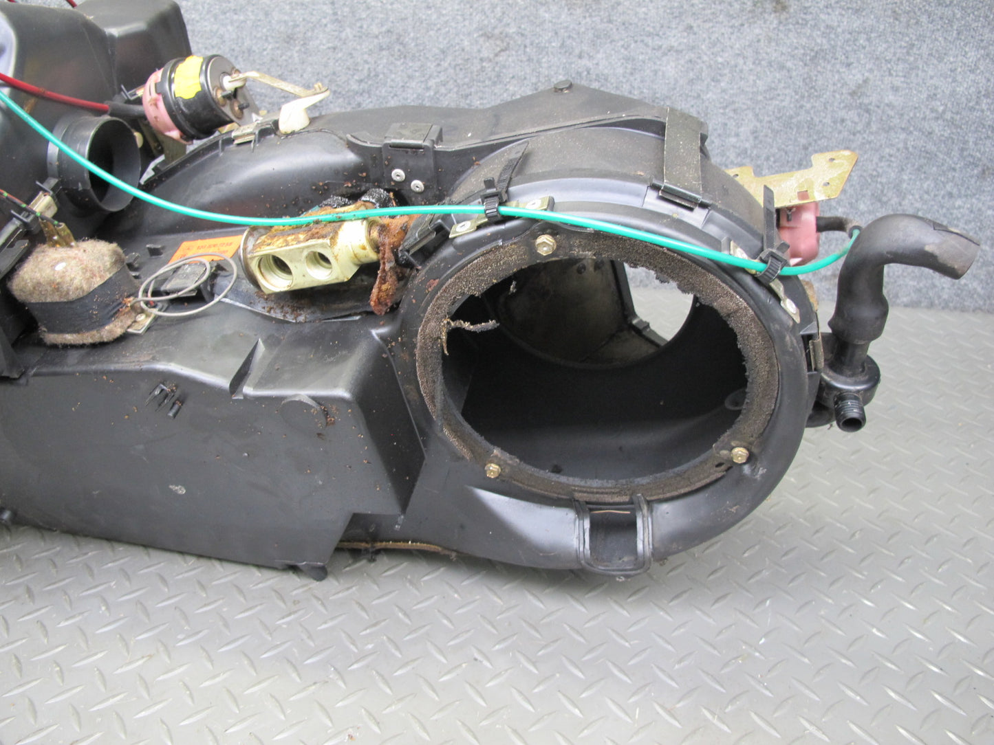 82-85 Mercedes W123 A/C Air Condition Evaporator Heater Climate Box OEM
