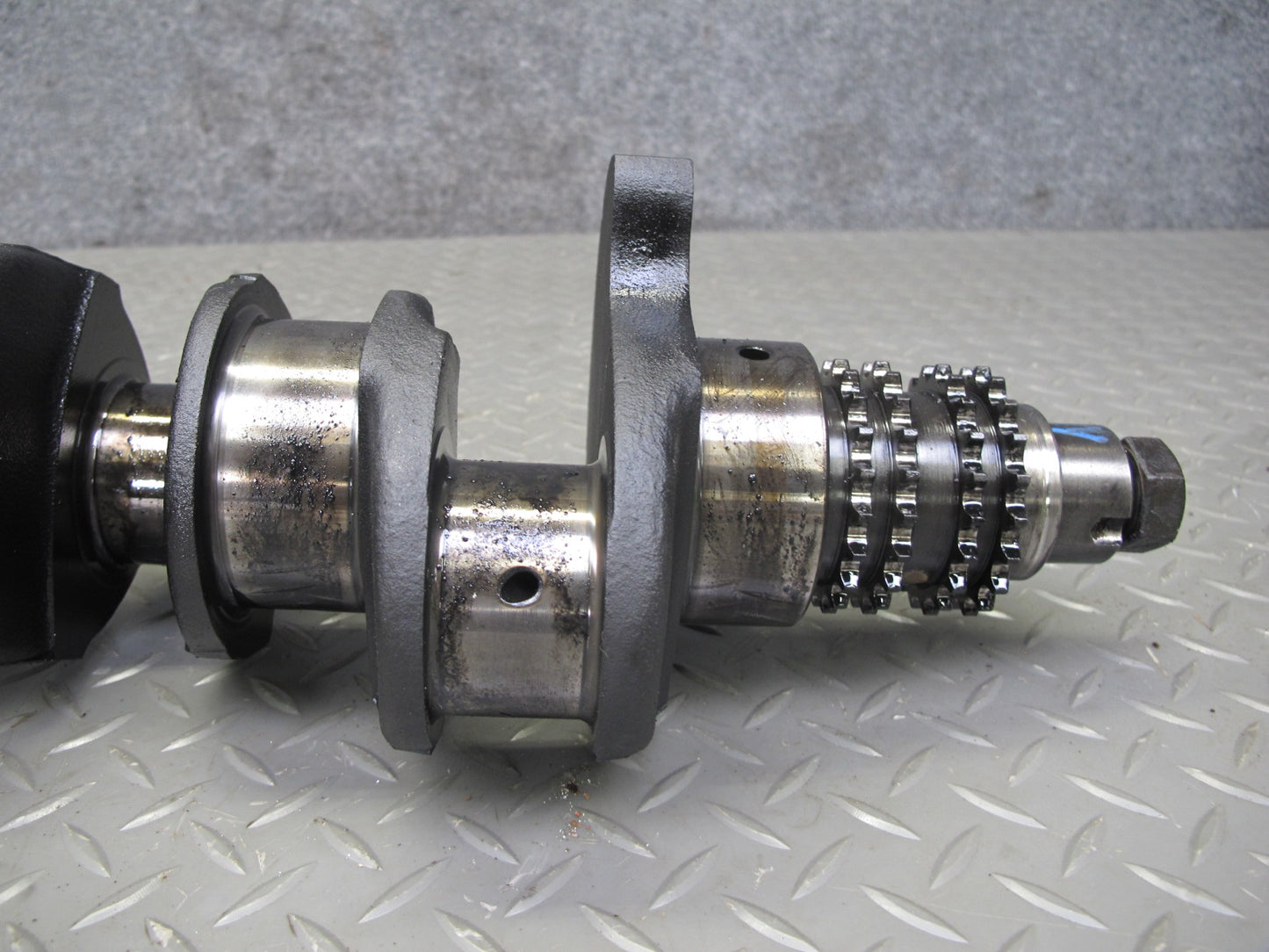82-85 Mercedes W123 300D 3.0L OM617 617.952 Diesel Engine Crankshaft Unit OEM
