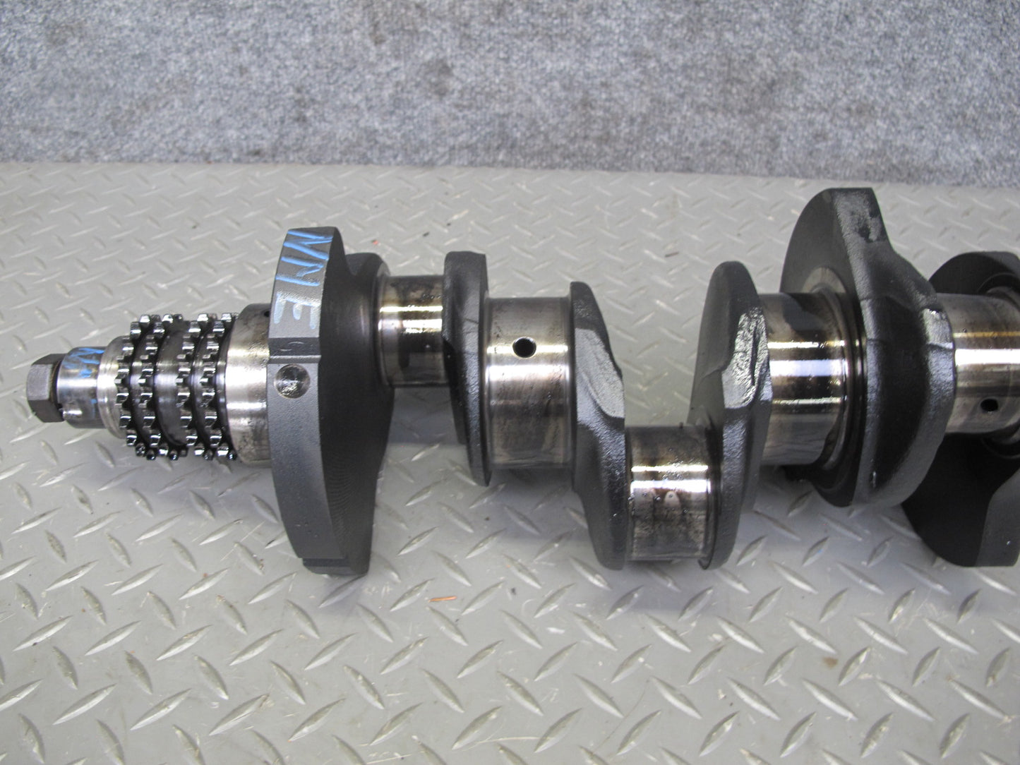 82-85 Mercedes W123 300D 3.0L OM617 617.952 Diesel Engine Crankshaft Unit OEM