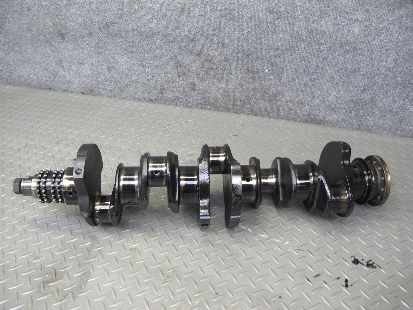 82-85 Mercedes W123 300D 3.0L OM617 617.952 Diesel Engine Crankshaft Unit OEM
