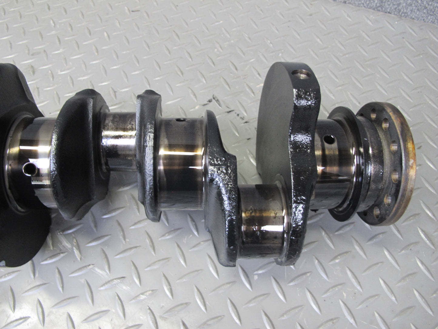 82-85 Mercedes W123 300D 3.0L OM617 617.952 Diesel Engine Crankshaft Unit OEM