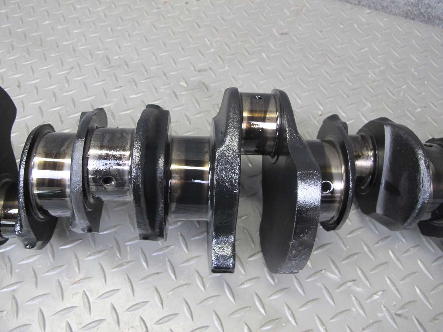 82-85 Mercedes W123 300D 3.0L OM617 617.952 Diesel Engine Crankshaft Unit OEM