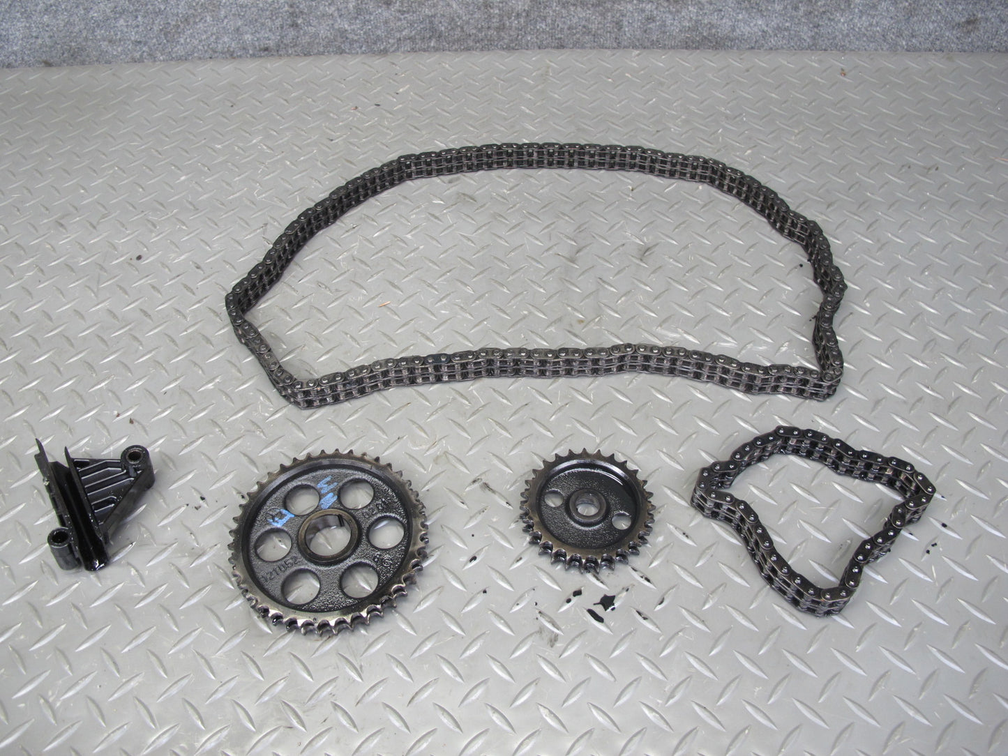82-85 Mercedes W123 300D 3.0L 617.952 Diesel Engine Timing Chain Sprocket Set