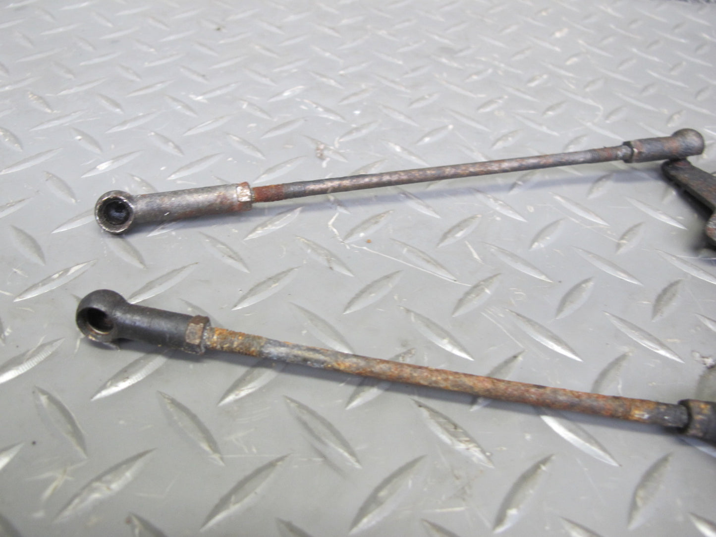 77-85 Mercedes W123 Gas Accelerator Linkage Bracket Support Set OEM