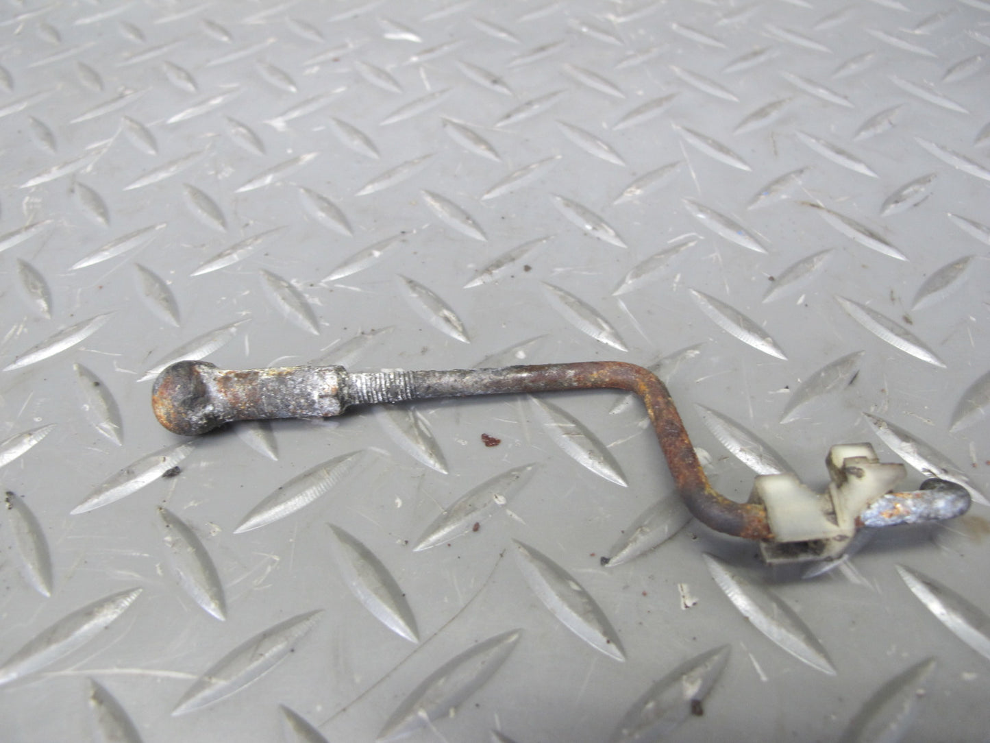 77-85 Mercedes W123 Gas Accelerator Linkage Bracket Support Set OEM
