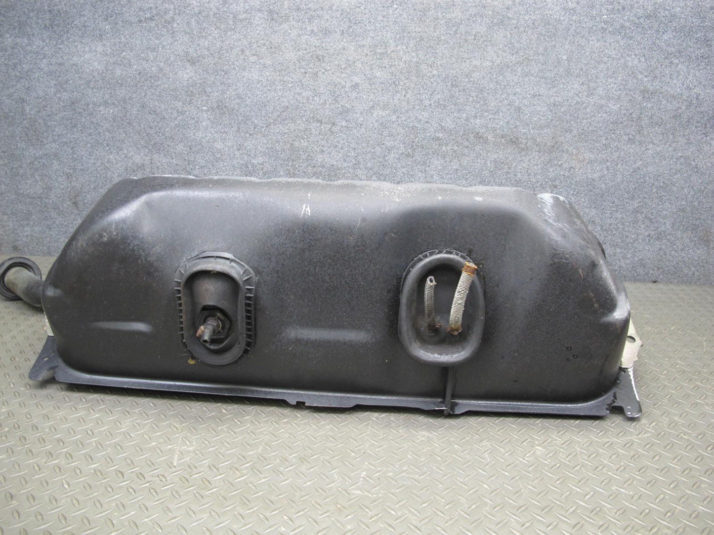 82-85 Mercedes W123 300D Sedan Fuel Tank Unit OEM