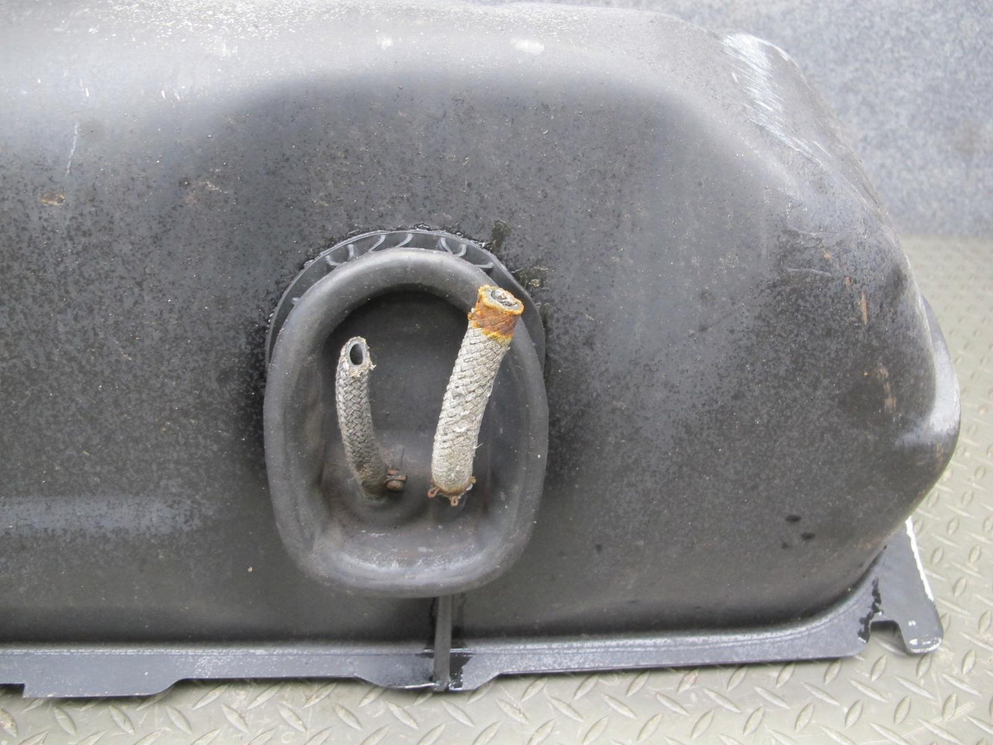 82-85 Mercedes W123 300D Sedan Fuel Tank Unit OEM