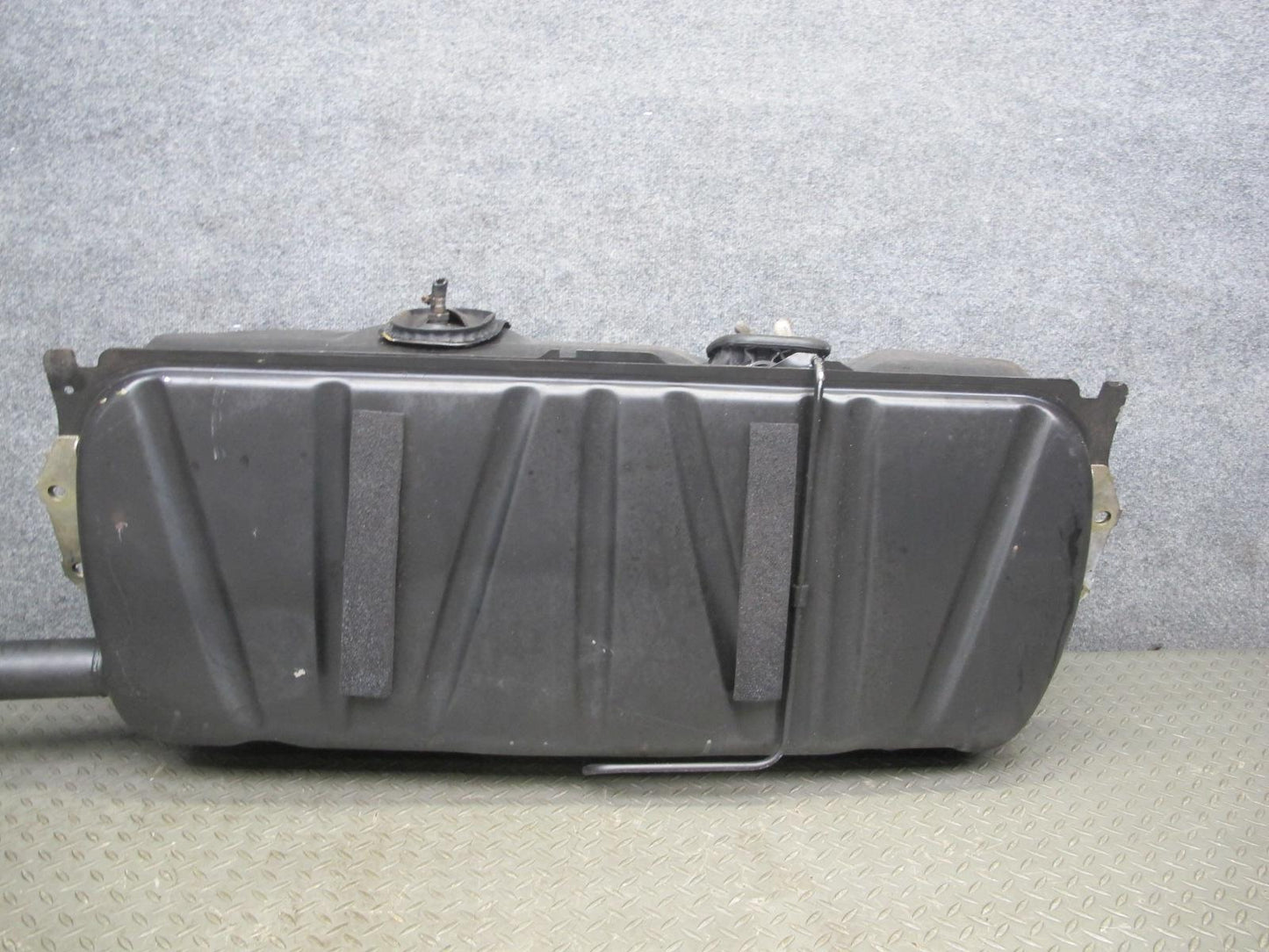 82-85 Mercedes W123 300D Sedan Fuel Tank Unit OEM