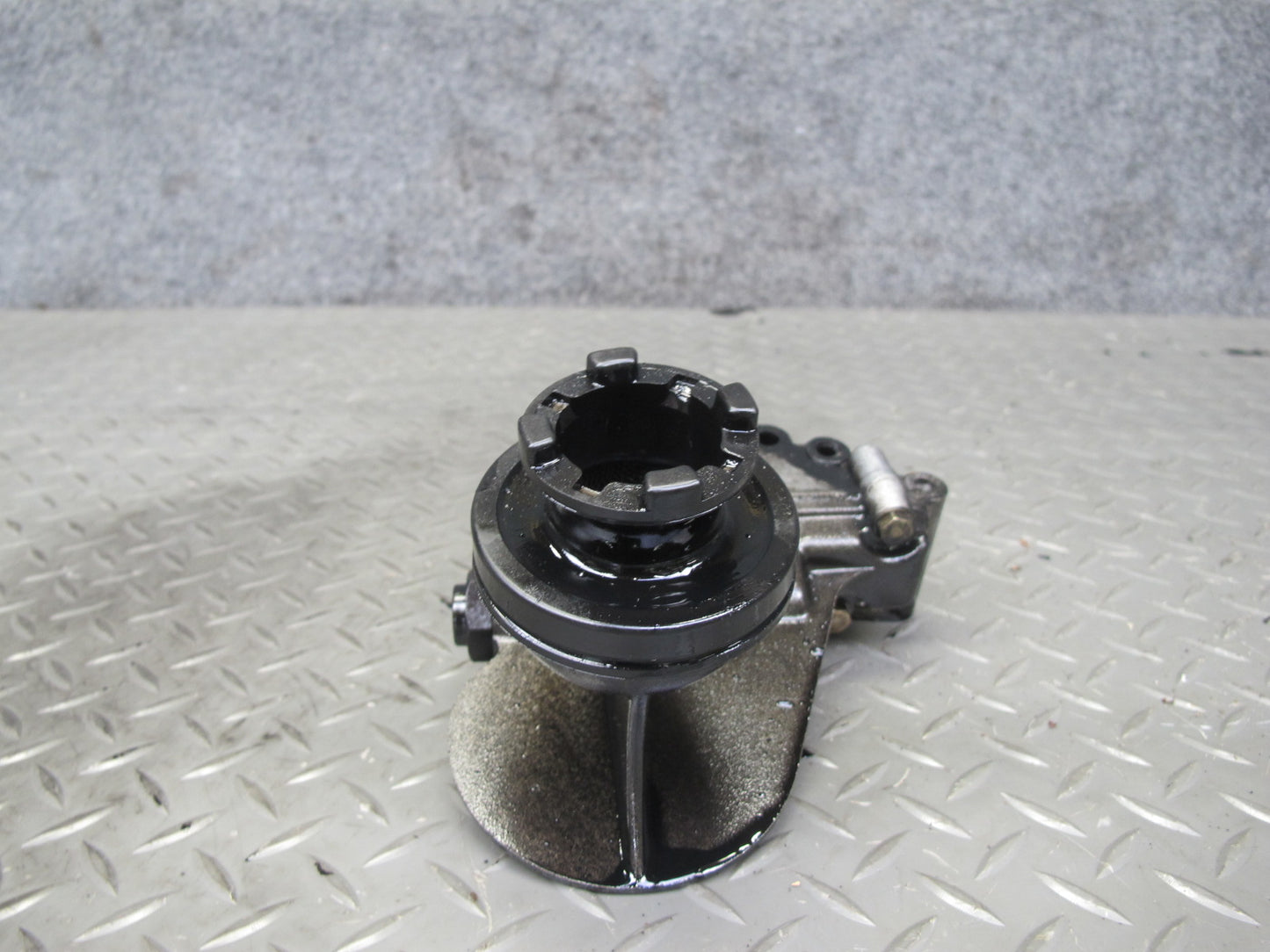 82-85 Mercedes W123 300D 617.952 Diesel Engine Motor Oil Pump 6171810101 OEM