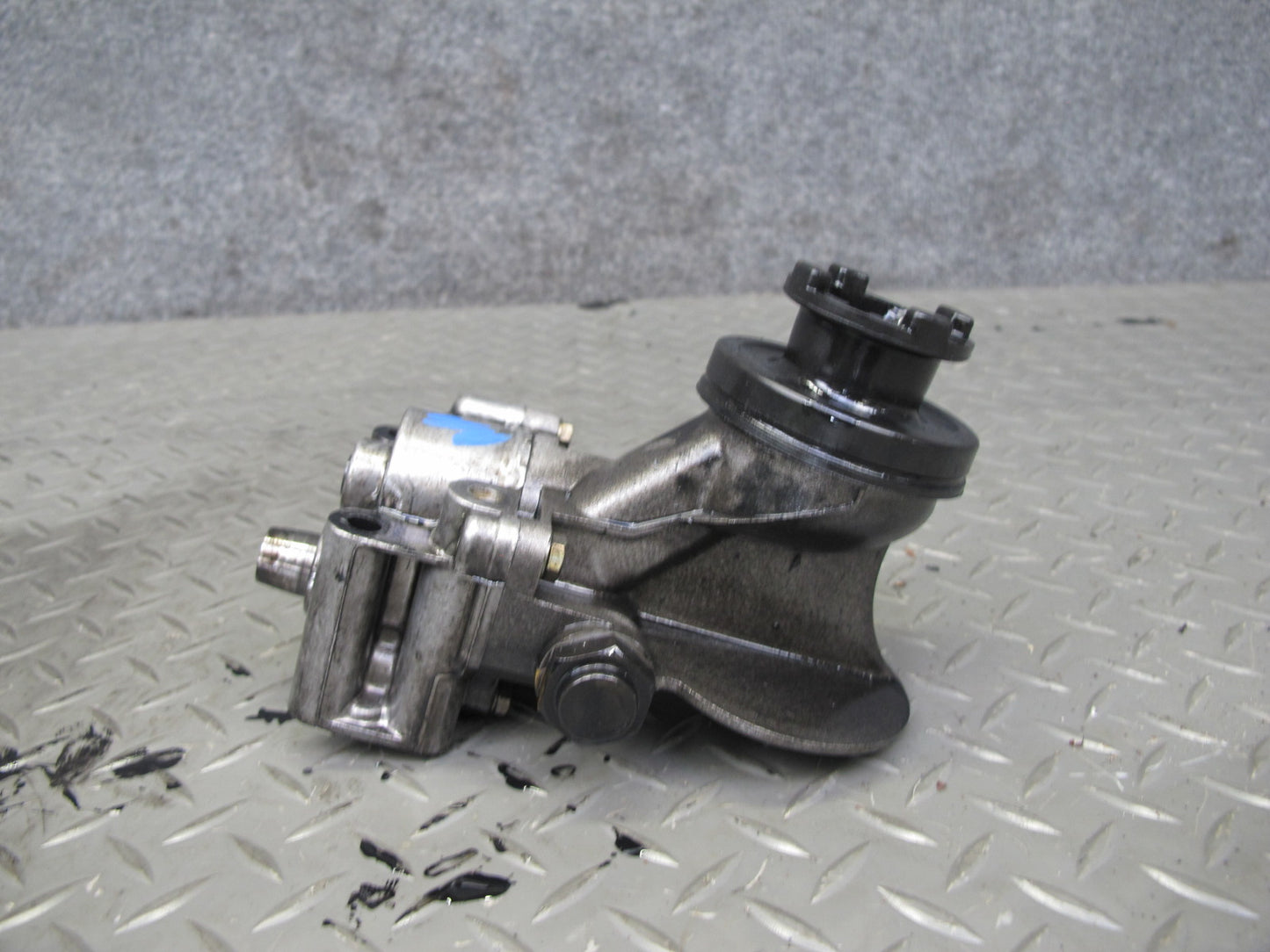 82-85 Mercedes W123 300D 617.952 Diesel Engine Motor Oil Pump 6171810101 OEM