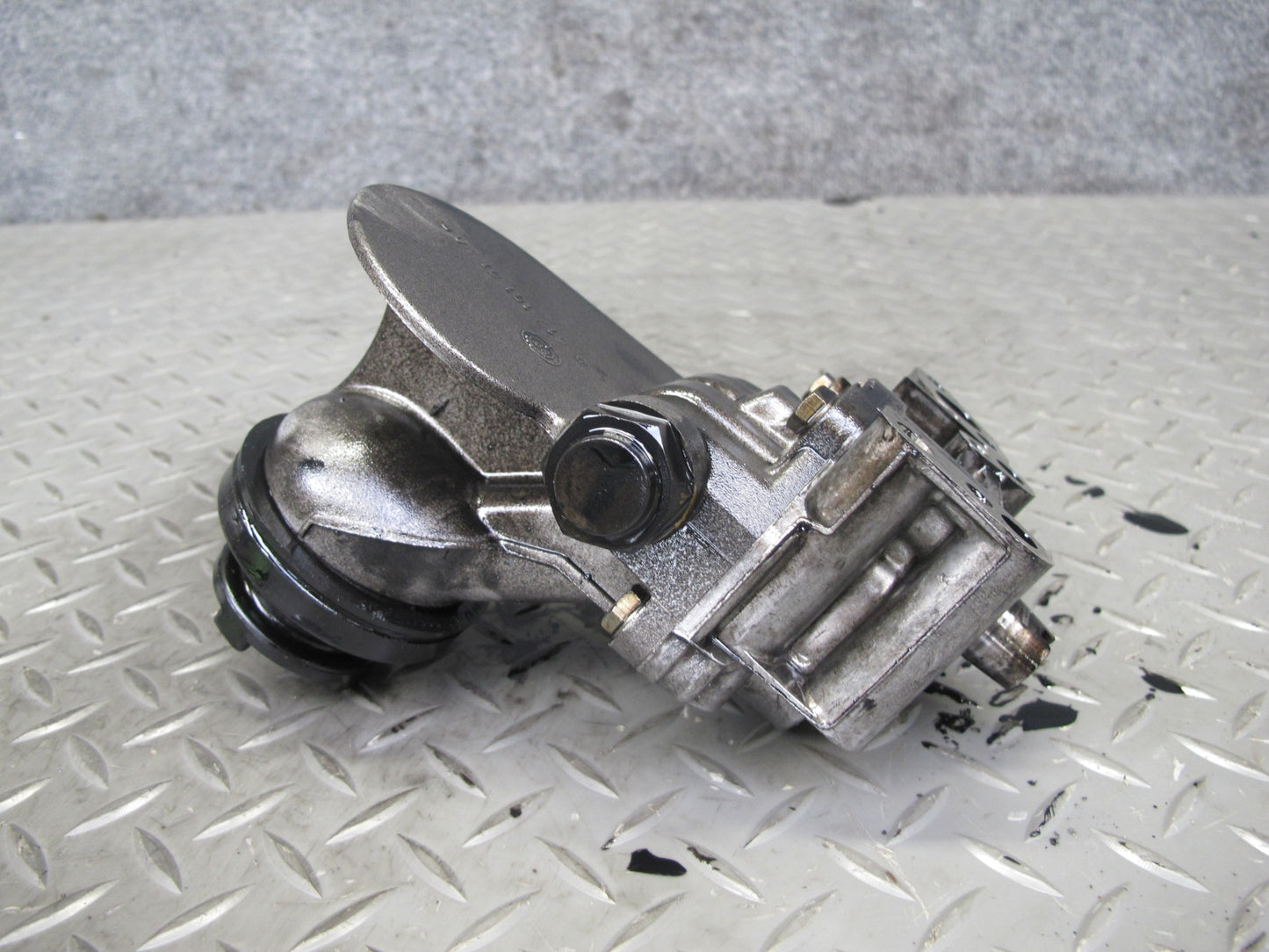 82-85 Mercedes W123 300D 617.952 Diesel Engine Motor Oil Pump 6171810101 OEM