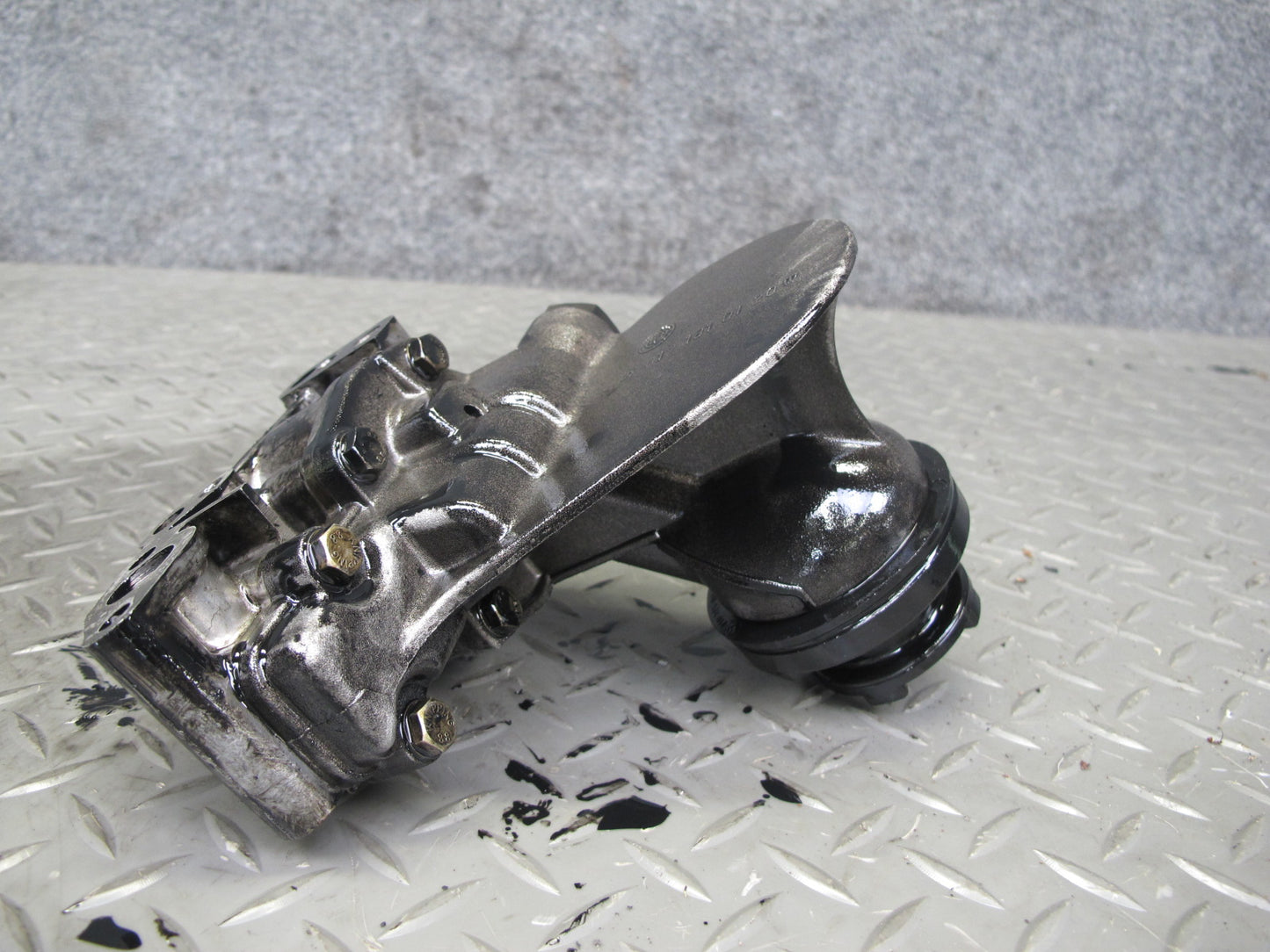 82-85 Mercedes W123 300D 617.952 Diesel Engine Motor Oil Pump 6171810101 OEM