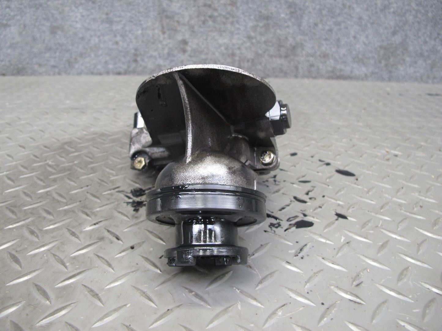 82-85 Mercedes W123 300D 617.952 Diesel Engine Motor Oil Pump 6171810101 OEM