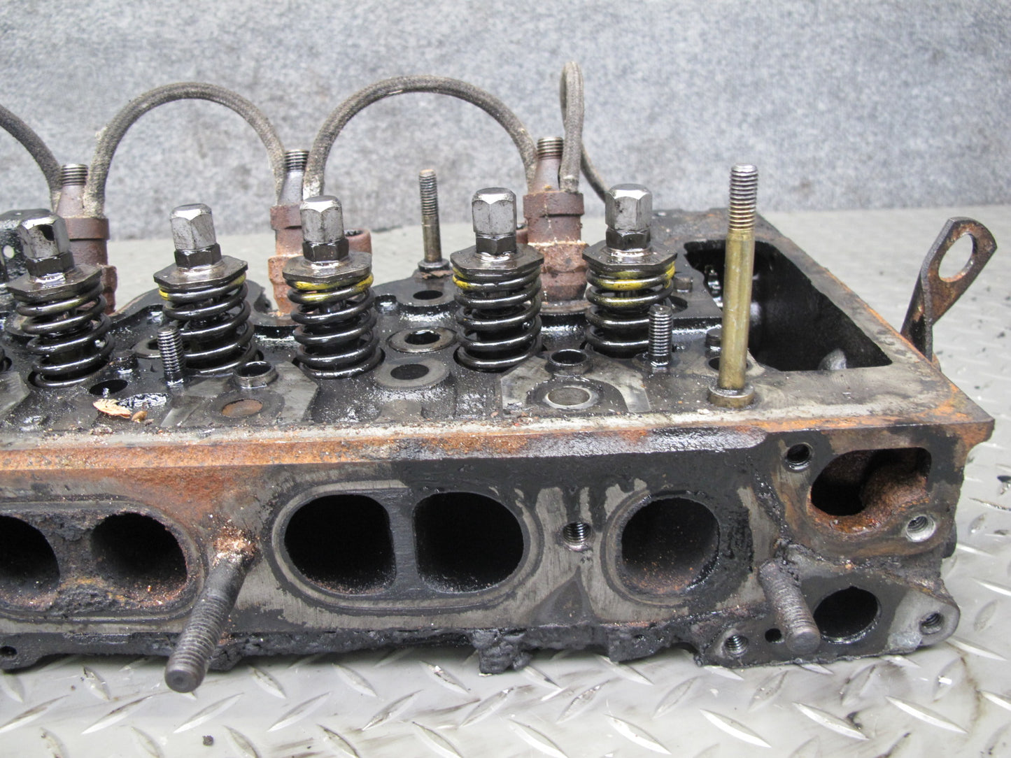 82-85 Mercedes W123 300D 3.0L 617.952 Diesel Engine Motor Cylinder Head OEM