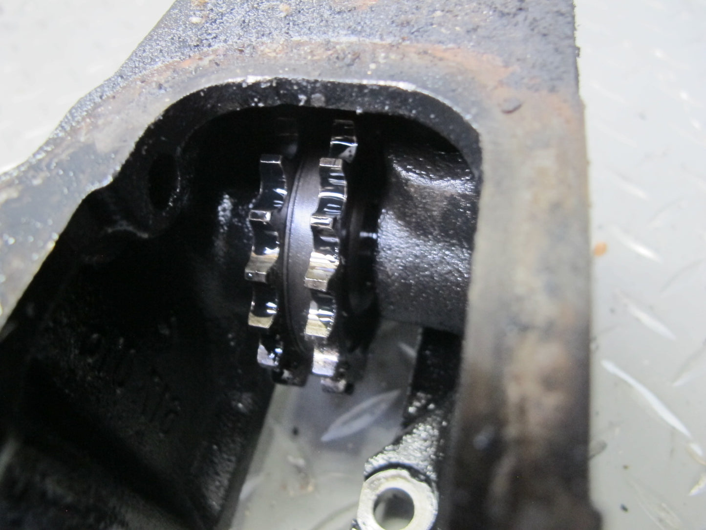 82-85 Mercedes W123 300D 3.0L 617.952 Diesel Engine Motor Cylinder Head OEM
