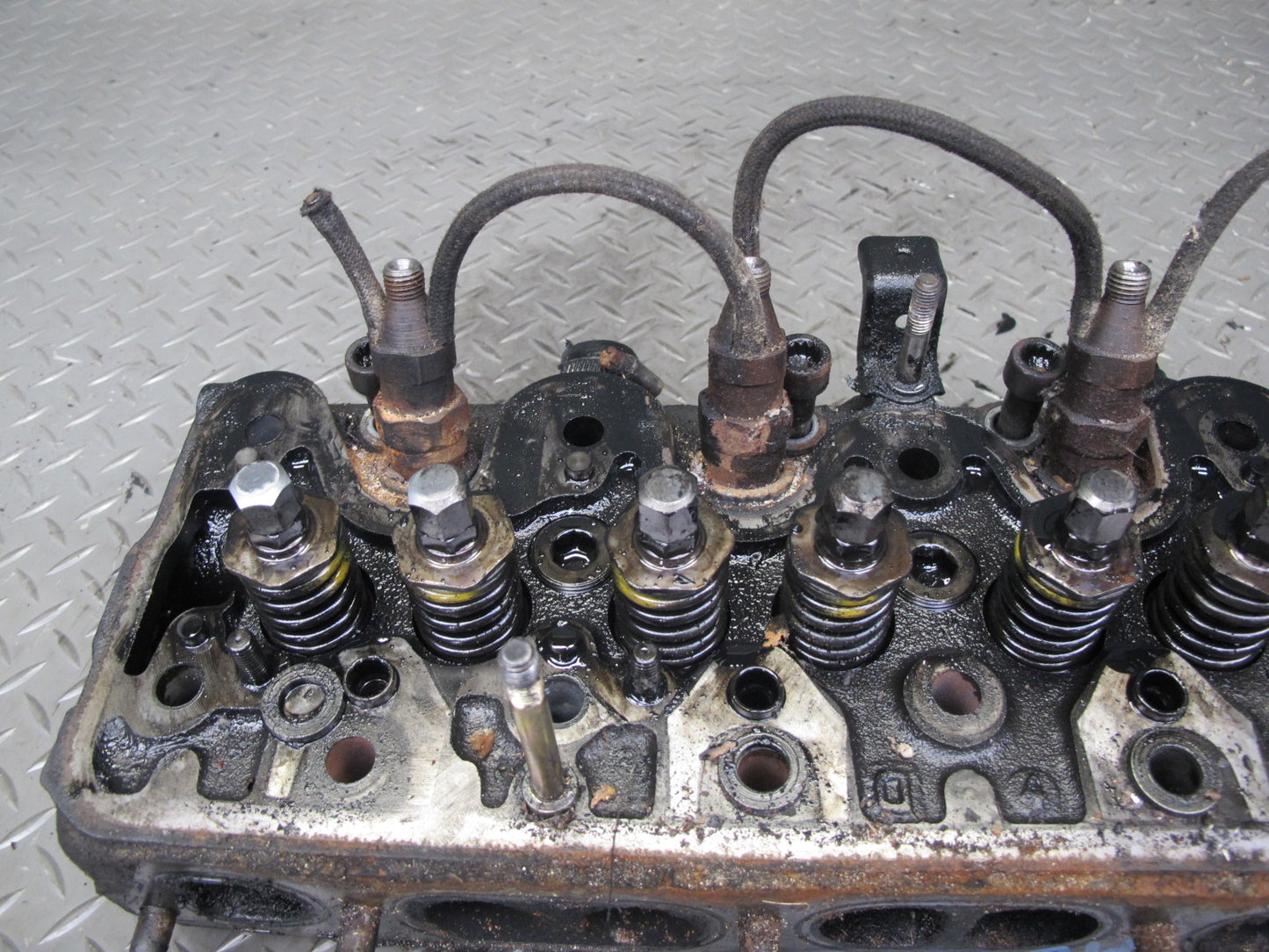 82-85 Mercedes W123 300D 3.0L 617.952 Diesel Engine Motor Cylinder Head OEM