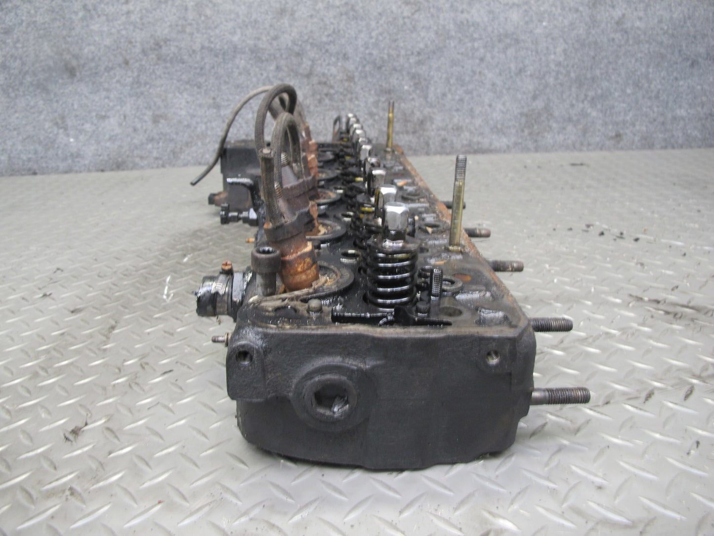 82-85 Mercedes W123 300D 3.0L 617.952 Diesel Engine Motor Cylinder Head OEM