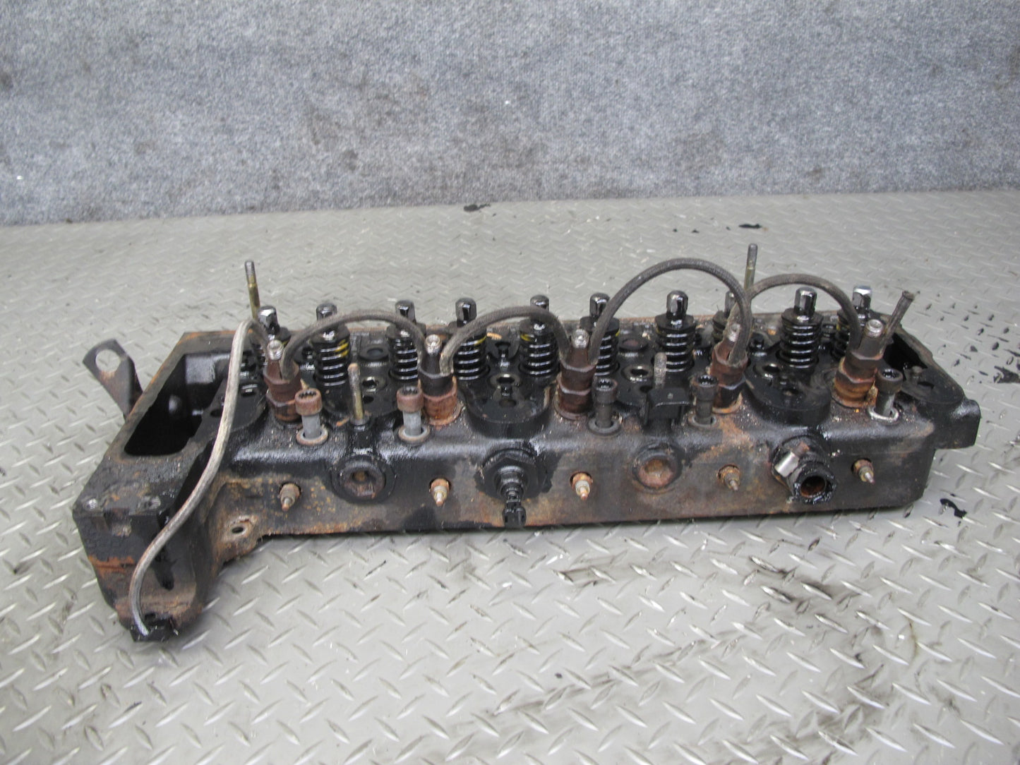 82-85 Mercedes W123 300D 3.0L 617.952 Diesel Engine Motor Cylinder Head OEM