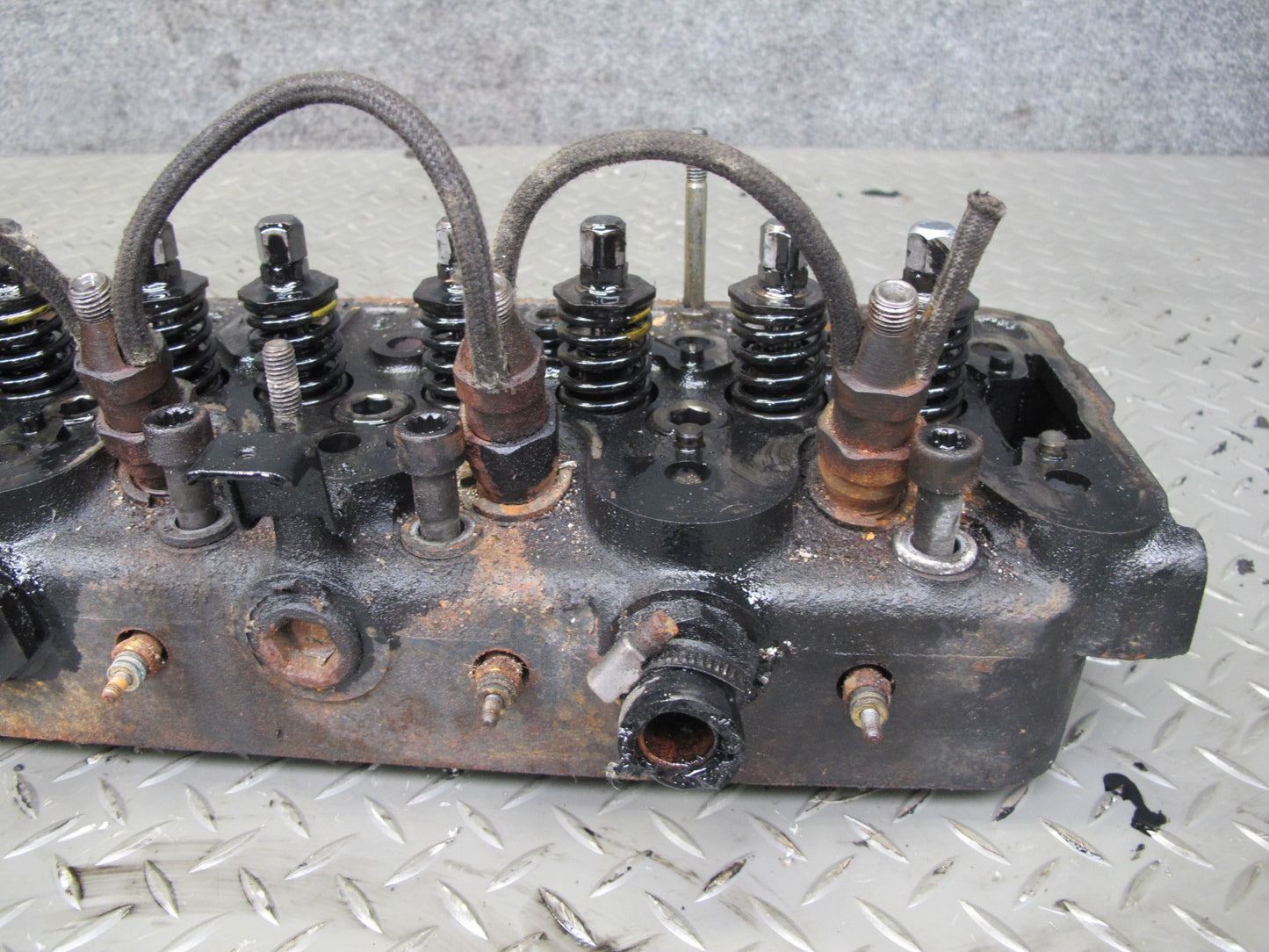 82-85 Mercedes W123 300D 3.0L 617.952 Diesel Engine Motor Cylinder Head OEM