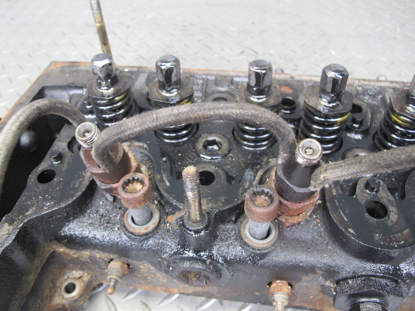 82-85 Mercedes W123 300D 3.0L 617.952 Diesel Engine Motor Cylinder Head OEM