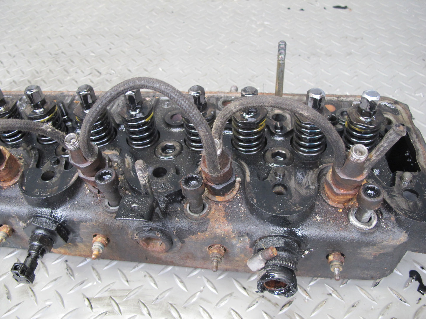 82-85 Mercedes W123 300D 3.0L 617.952 Diesel Engine Motor Cylinder Head OEM