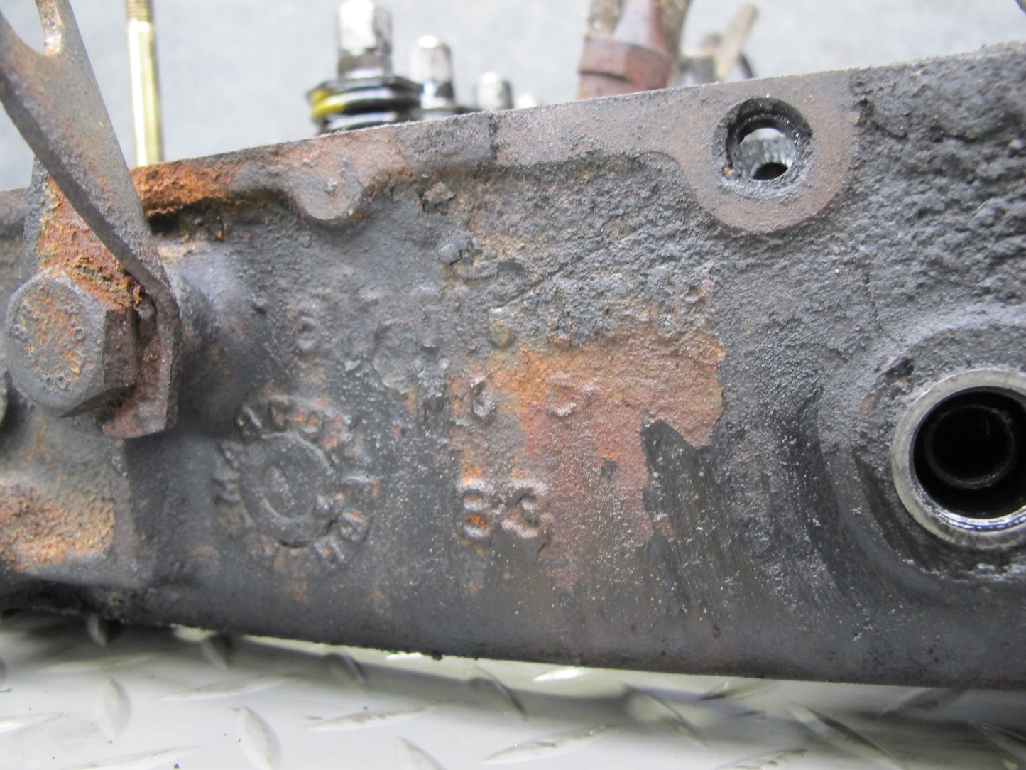 82-85 Mercedes W123 300D 3.0L 617.952 Diesel Engine Motor Cylinder Head OEM