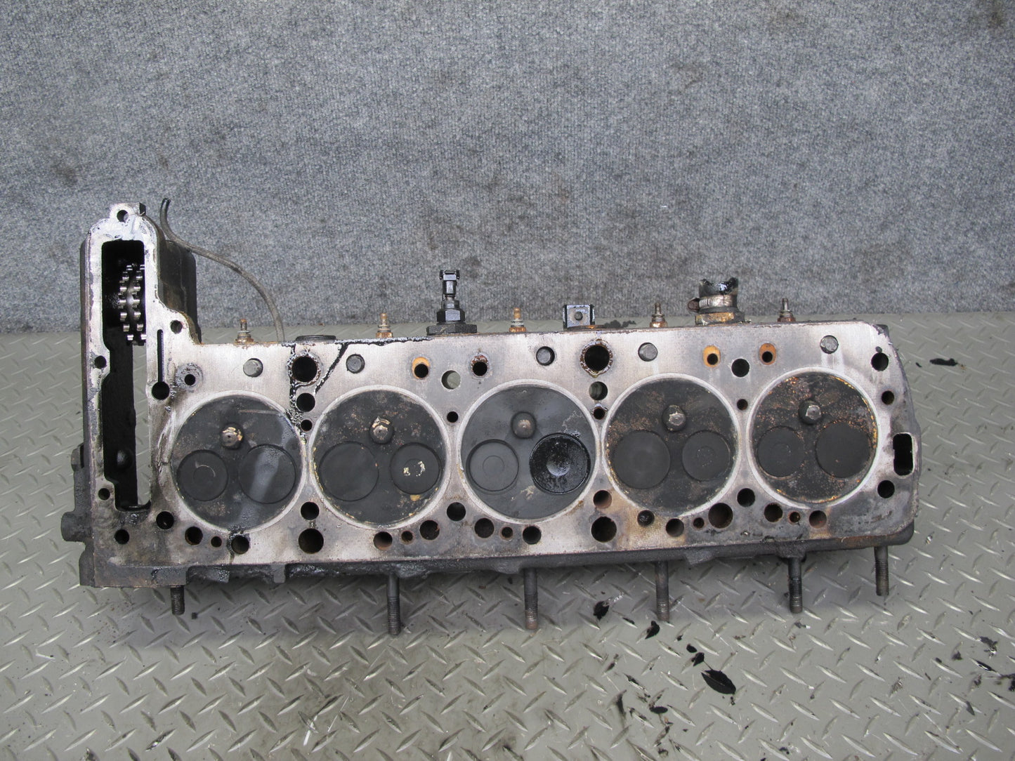 82-85 Mercedes W123 300D 3.0L 617.952 Diesel Engine Motor Cylinder Head OEM