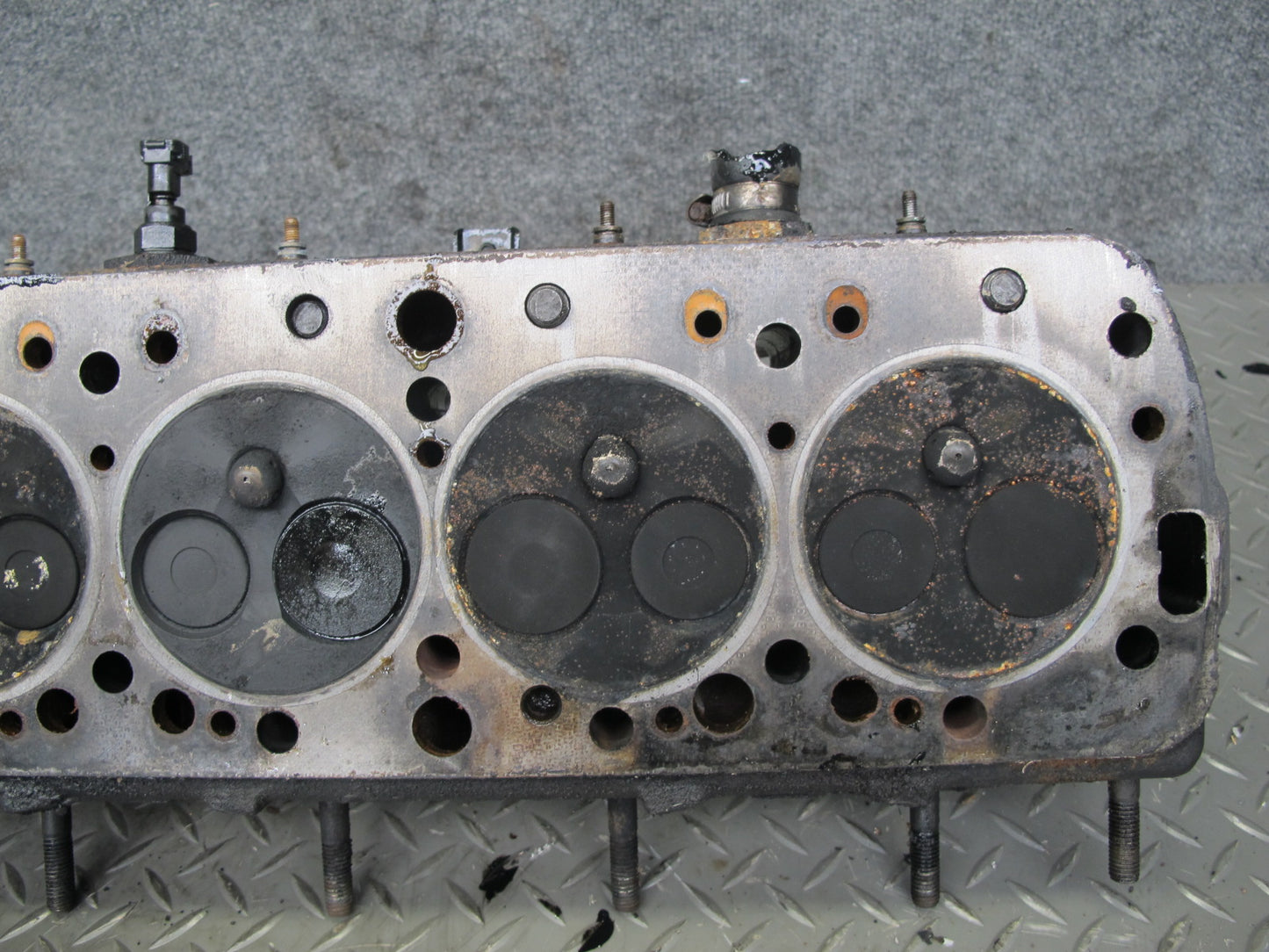 82-85 Mercedes W123 300D 3.0L 617.952 Diesel Engine Motor Cylinder Head OEM